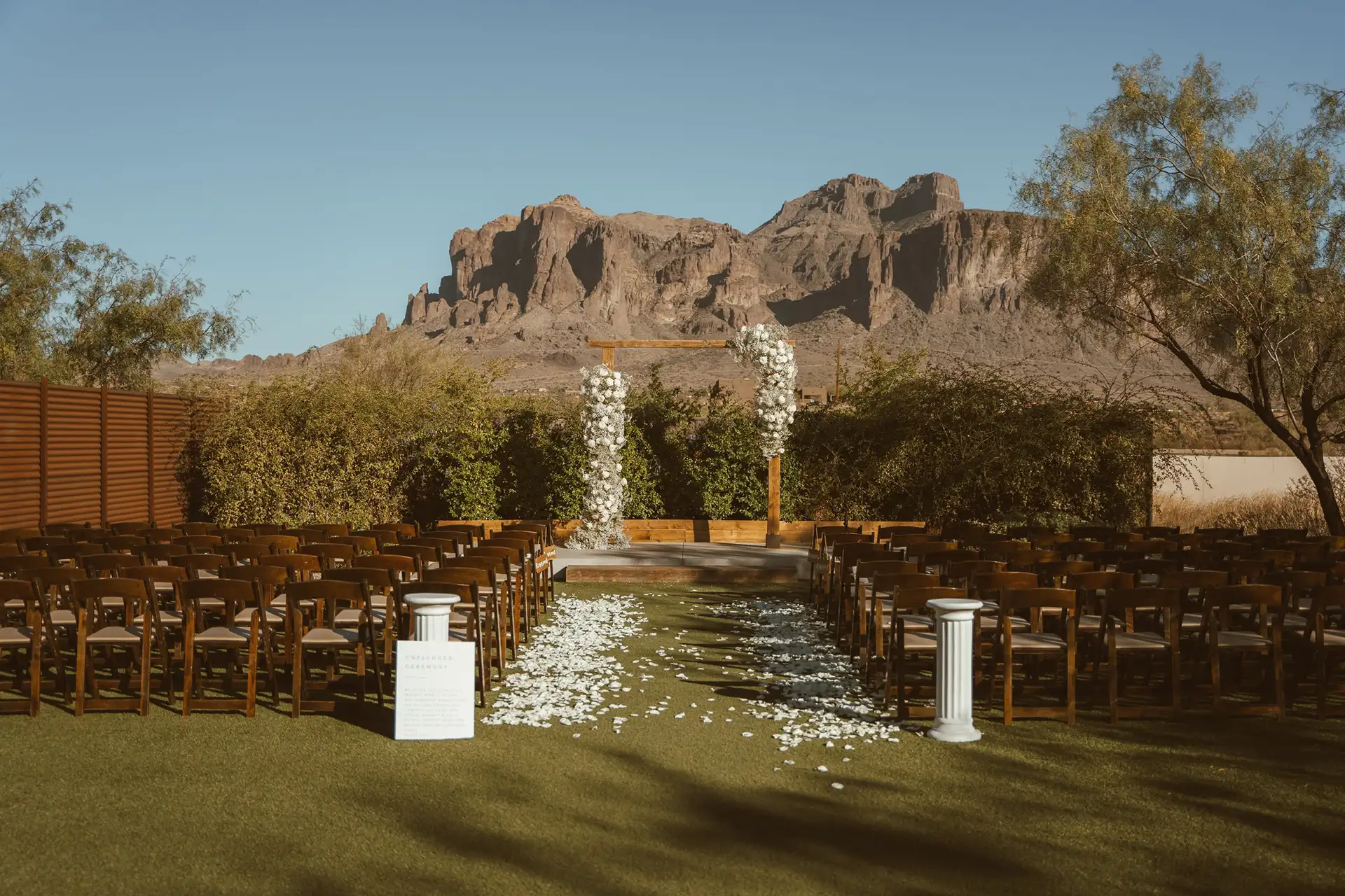 lieu mariage en arizona au milieu du désert et ses roches rouges