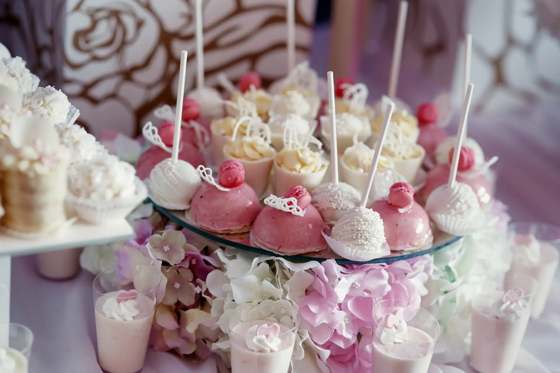 Choux amuse bouche rose