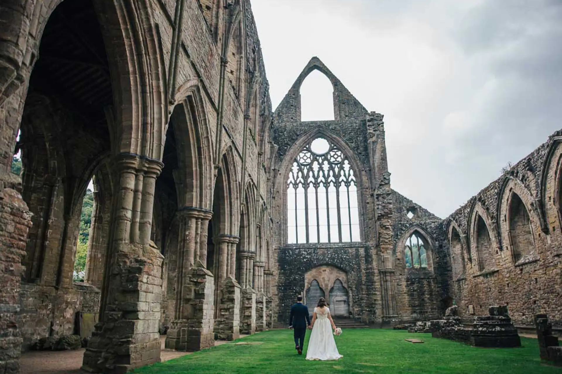 mariage dans une abbaye du pays de galles