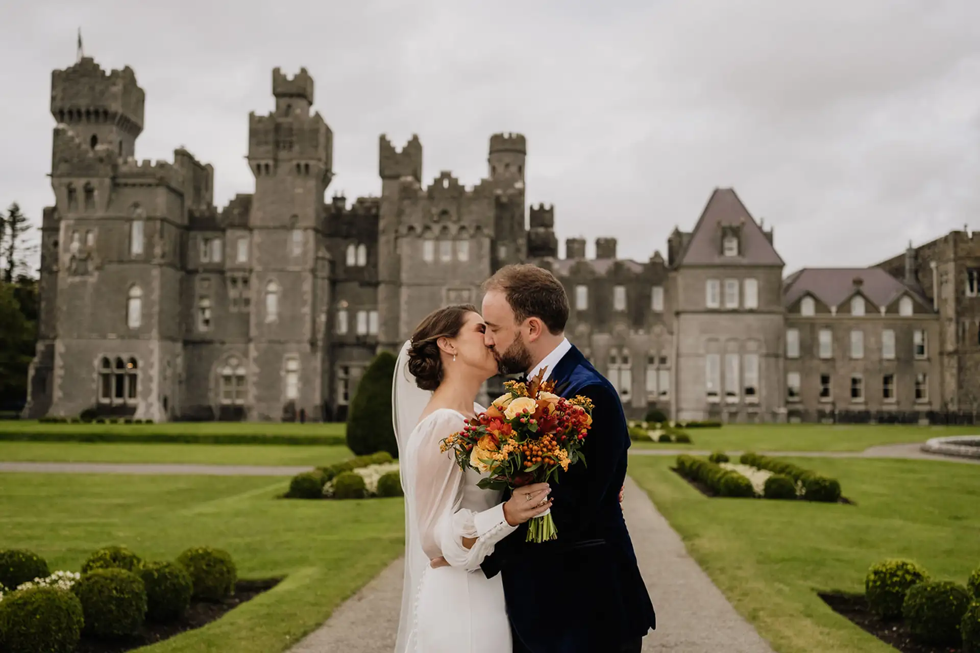 mariage dans un chateau ashford castle en irlande