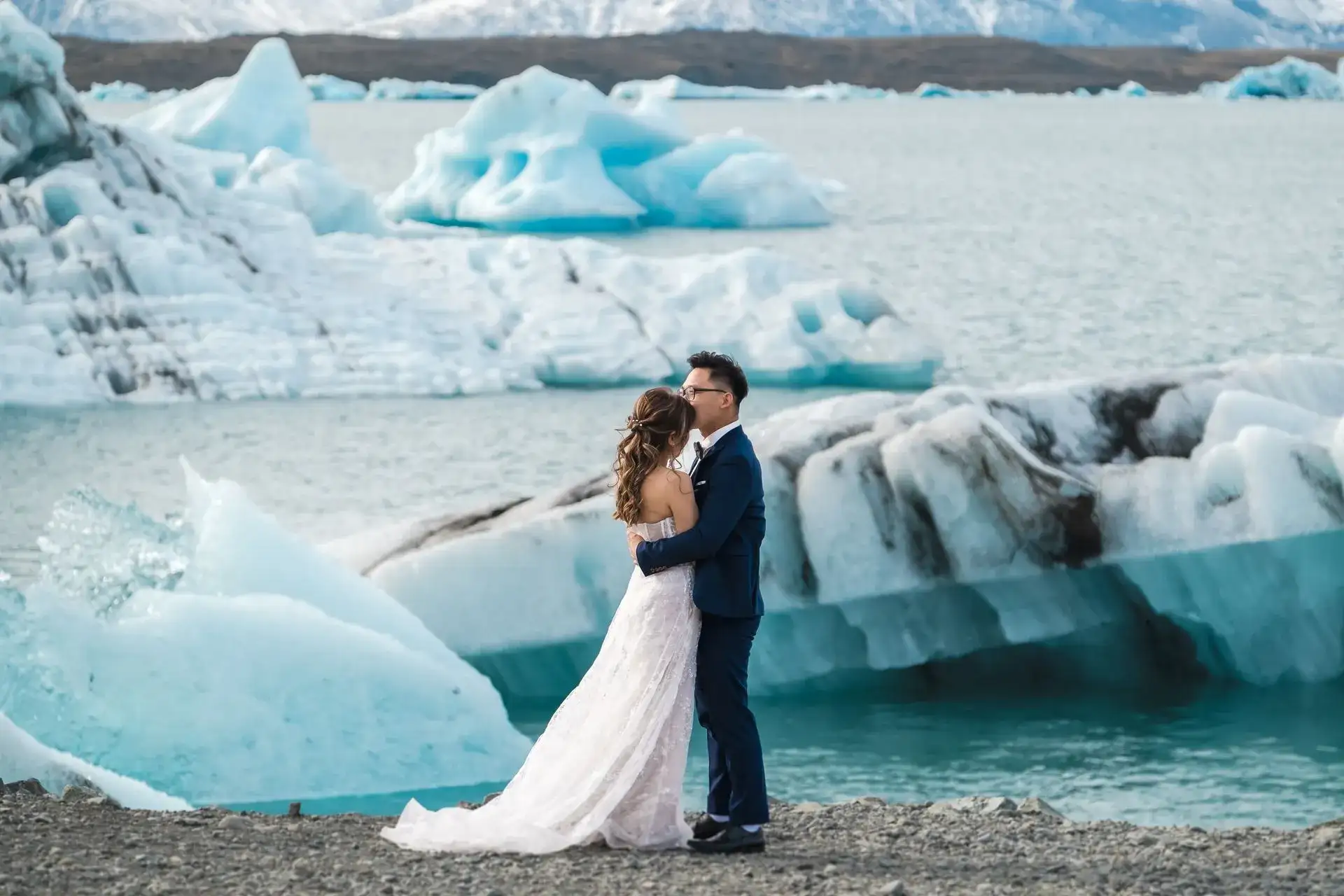 mariage sur lagoon de Jokulsarlon en Islande